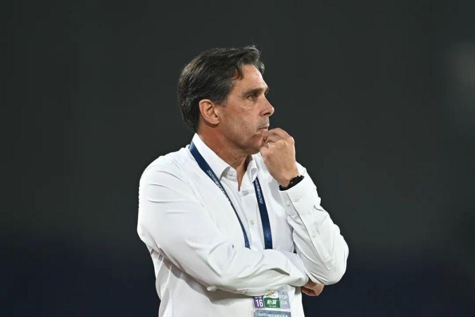 开云体育平台-中超戏剧化30秒！姆布拉倒地无点，奥斯卡反击破门，河南球员不满