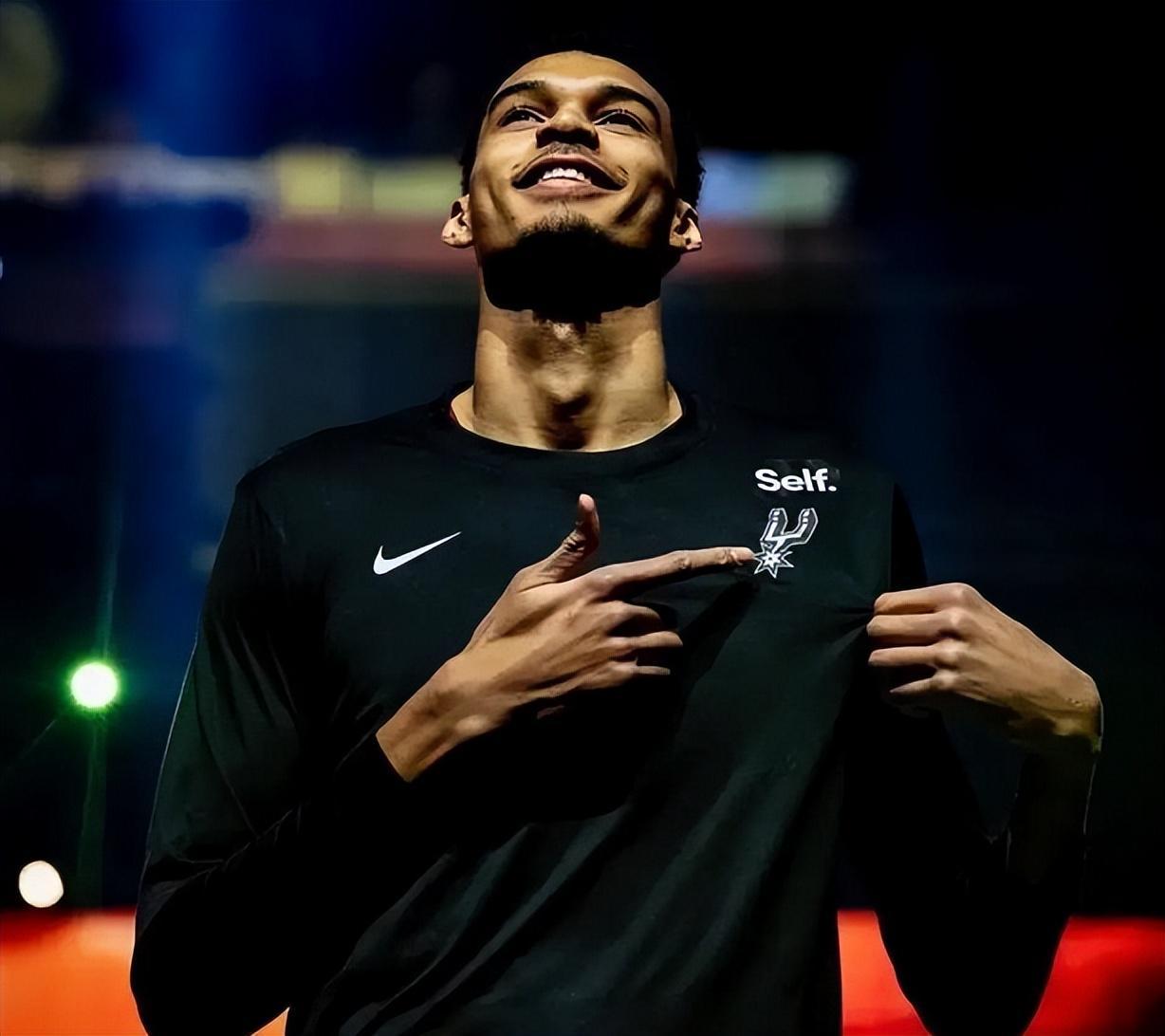 开云体育下载-32分12板8助2断4帽！文班亚马复制姚明神迹，战神卡要小心了